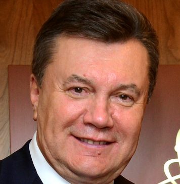 Экс-президента Украины Януковича и двоих бывших министров обороны заподозрили в госизмене, из-за которой был потерян Крым