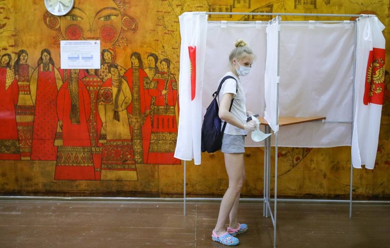 Экзитпол ВЦИОМ: поправки к конституции за четыре дня поддержали 76% респондентов