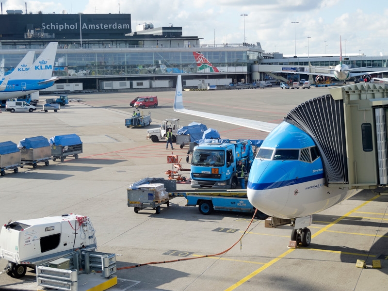 Еврокомиссия не включила Россию в список стран для снятия запрета въезда