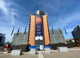 Еврокомиссия не включила Россию в список стран для снятия запрета въезда