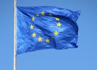 Евросоюз призвал власти Белоруссии освободить претендующего на пост президента Виктора Бабарико и его сына