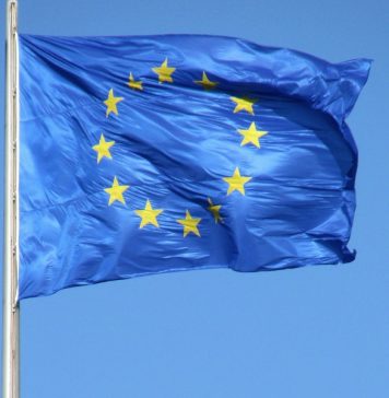 Евросоюз призвал власти Белоруссии освободить претендующего на пост президента Виктора Бабарико и его сына