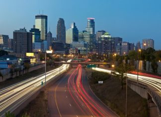 Городской совет Миннеаполиса, откуда начались массовые протесты в США, потребовал расформировать местную полицию