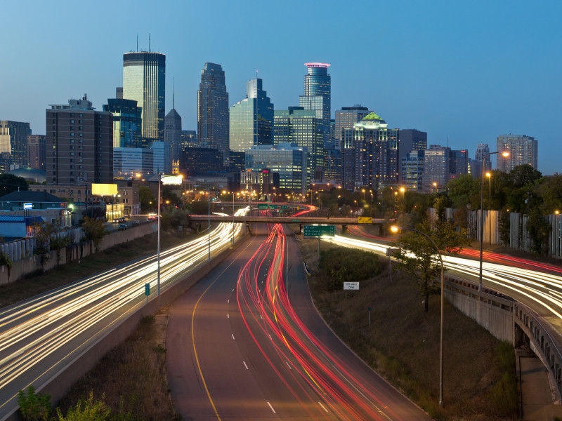 Городской совет Миннеаполиса, откуда начались массовые протесты в США, потребовал расформировать местную полицию