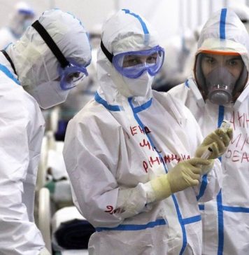 «Известия»: почти половина россиян стали больше уважать медиков за время пандемии