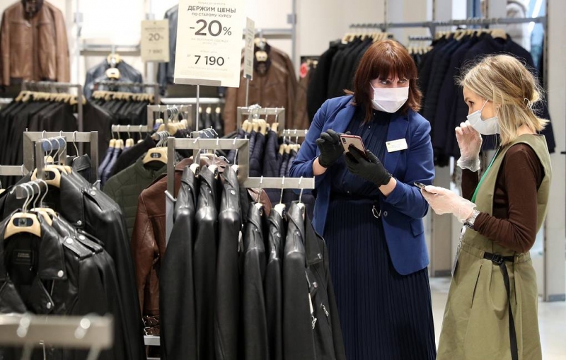 "Известия": зарплата 40% россиян снизилась с начала пандемии

