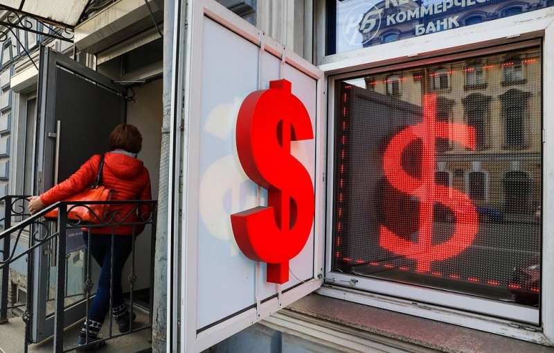 Курс доллара на открытии торгов Мосбиржи опустился до 69,81 рубля
