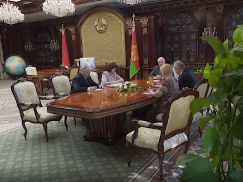 Лукашенко велел чиновникам "прошерстить пузатых буржуев", которые увольняют его сторонников