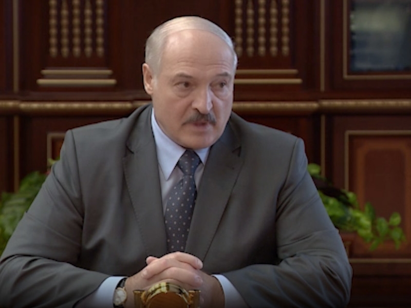 Лукашенко велел чиновникам "прошерстить пузатых буржуев", которые увольняют его сторонников