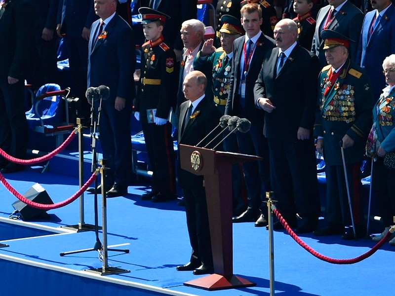 Лукашенко заявил о вмешательстве "кукловодов" из России и Польши в белорусские выборы