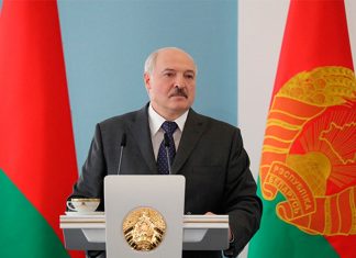 Лукашенко заявил о вмешательстве «кукловодов» из России и Польши в белорусские выборы