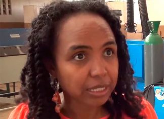 Министра образования Мадагаскара уволили за предложение закупить детям леденцов на палочке на $2 млн