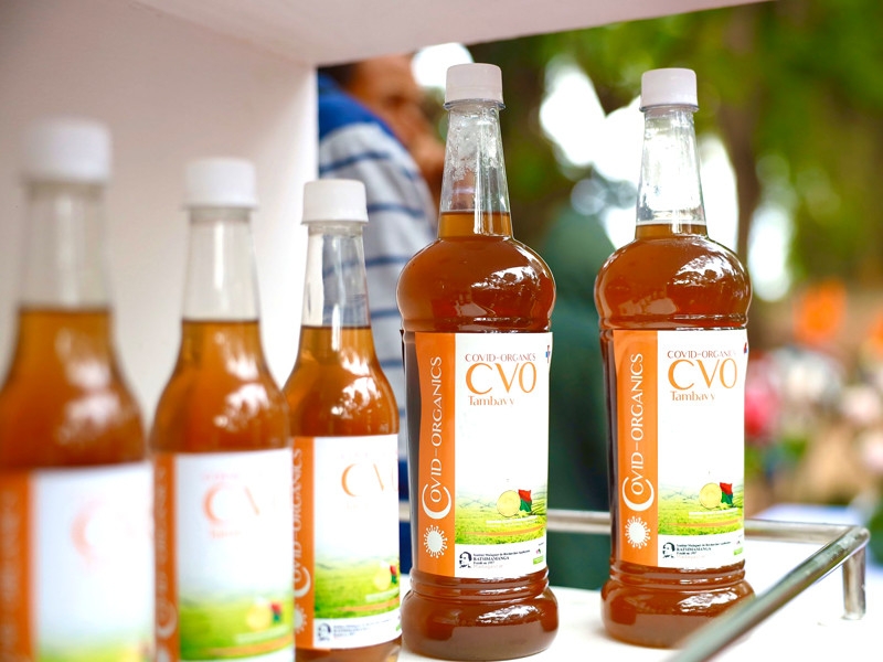 Министра образования Мадагаскара уволили за предложение закупить детям леденцов на палочке  на $2 млн