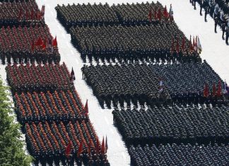 На солдата, разбившего стекло микроавтобуса ФСО, не стали возбуждать дело