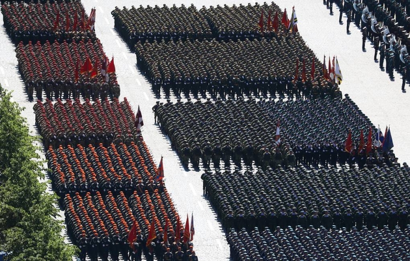 На солдата, разбившего стекло микроавтобуса ФСО, не стали возбуждать дело