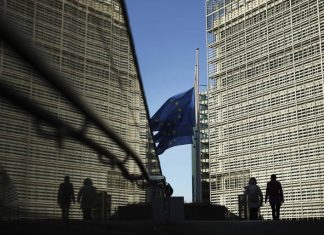 NYT: Евросоюз может не пустить к себе жителей России, США и Бразилии после открытия границ