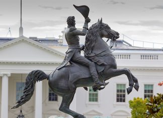 Повредившим статую президента Джексона в Вашингтоне предъявили обвинения в попытке уничтожения федеральной собственности