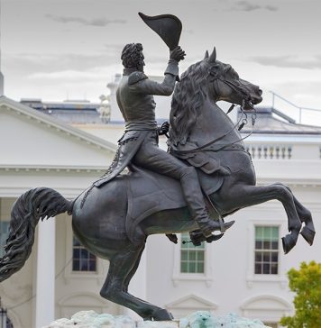 Повредившим статую президента Джексона в Вашингтоне предъявили обвинения в попытке уничтожения федеральной собственности