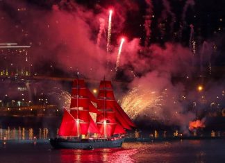 Праздник «Алые паруса» в Петербурге завершил Всероссийский выпускной вечер