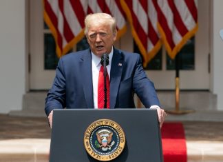 Президент США разрешил арестовывать и сажать на 10 лет участников акций по сносу памятников