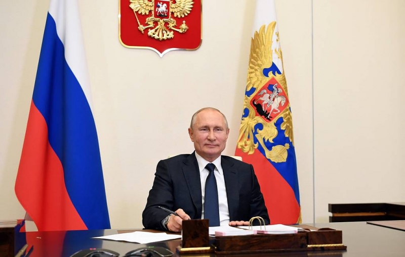 Путин поздравил россиян с Днем России