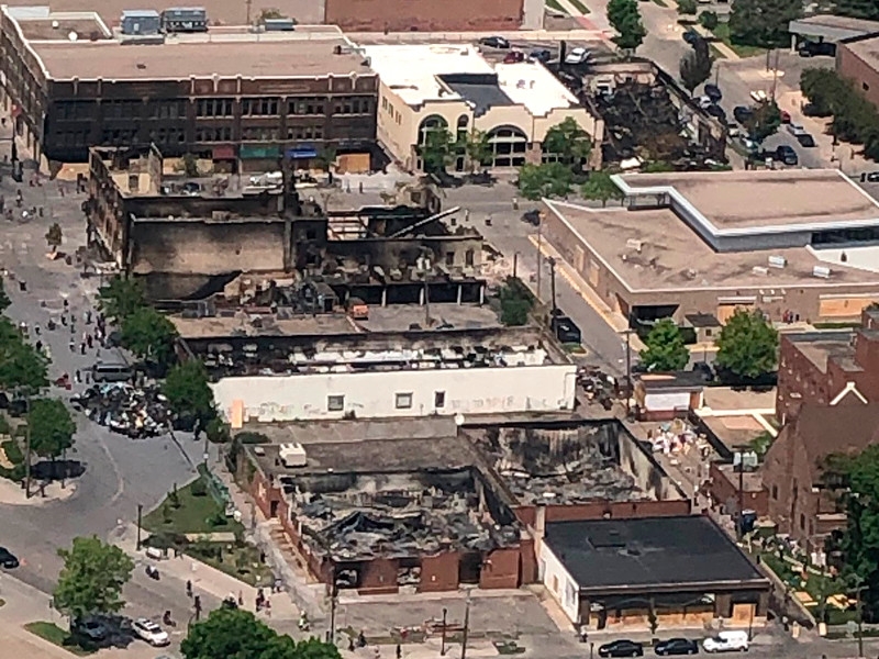 Рекордные 11 млн человек подписали петицию с требованием наказать виновных в смерти афроамериканца Джорджа Флойда