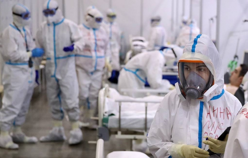 Число выявленных за неделю случаев заражения коронавирусом в России вновь уменьшилось