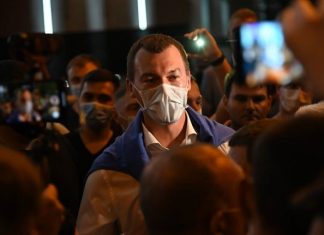 Дегтярев впервые вышел к участникам акции в поддержку Фургала в Хабаровске