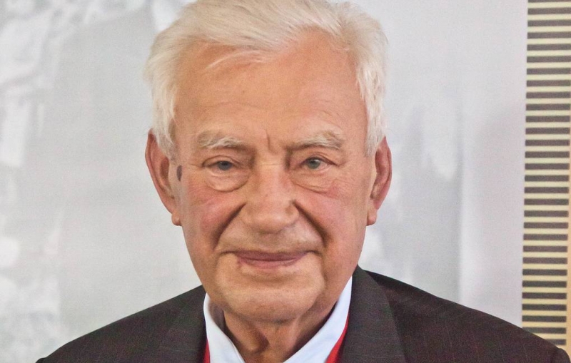 Экс-директора "Ростсельмаша" ранили, а его сестру убили

