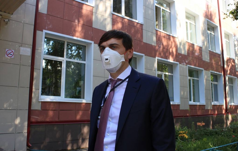 Кравцов: голосование по конституции на участках в школах не повлияло на безопасность ЕГЭ

