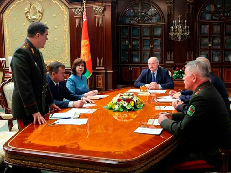 Лукашенко созвал экстренное совещание с членами Совбеза Белоруссии