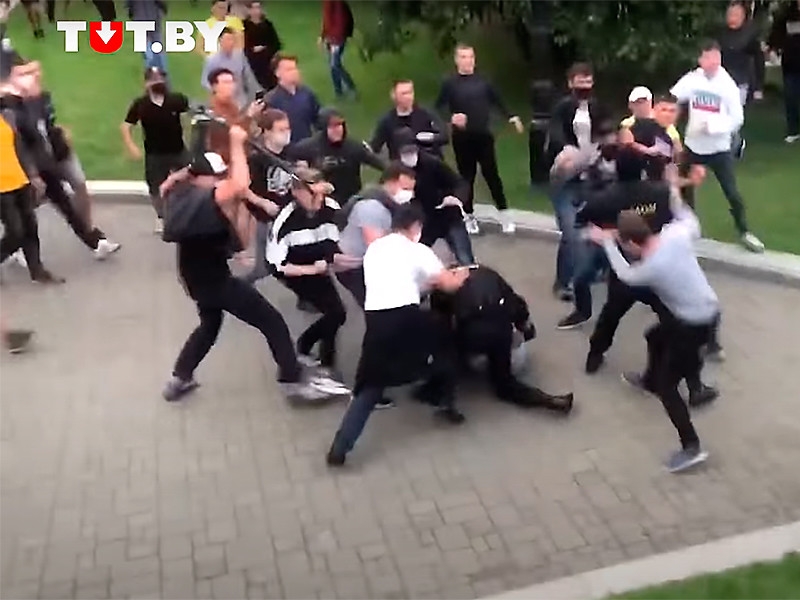 Лукашенко: в ходе президентской кампании в Белоруссии происходят "странные вещи"