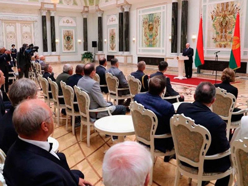 Лукашенко заявил о победе Белоруссии над коронавирусом, похвалив ее "политическое здравомыслие"