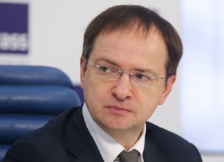 Мединский: решение о переносе шествия «Бессмертного полка» обсуждается