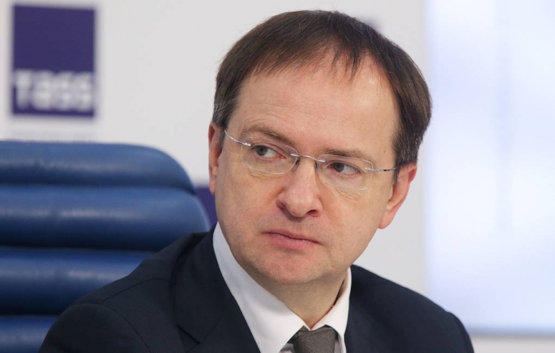 Мединский: решение о переносе шествия "Бессмертного полка" обсуждается