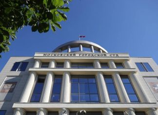 Мосгорсуд сократил срок ареста полицейским, обвиняемым по делу Голунова