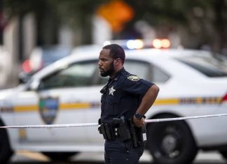 Неизвестные открыли огонь рядом с похоронным бюро в Чикаго