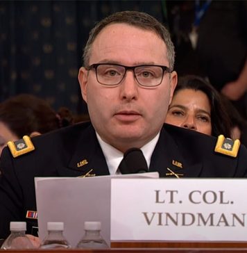 Подполковник Виндман, ставший одним из главных свидетелей по делу об импичменте Трампа, подал в отставку