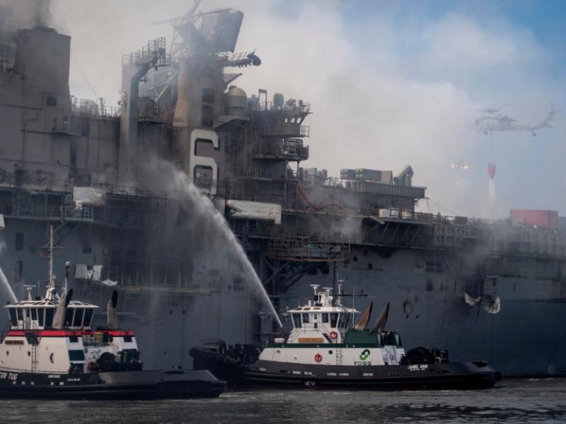 Пожар на десантном корабле в США потушен после четырех дней борьбы с огнем