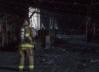 Пожар на десантном корабле в США потушен после четырех дней борьбы с огнем