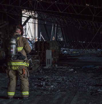 Пожар на десантном корабле в США потушен после четырех дней борьбы с огнем