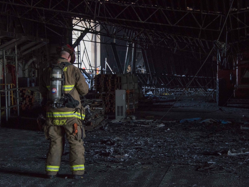 Пожар на десантном корабле в США потушен после четырех дней борьбы с огнем