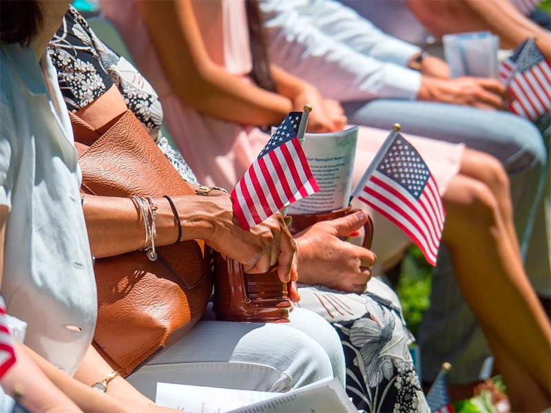 Протестующие сожгли флаг США после выступления Трампа в День независимости