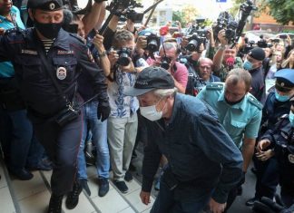 Суд продлил до 22 января срок домашнего ареста Михаилу Ефремову