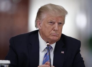 Трамп заявил, что не рассматривает возможность обязать всех в США носить маски