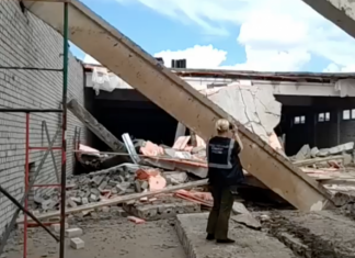 Три человека погибли при обрушении перекрытий строящегося ТЦ в Кировской области