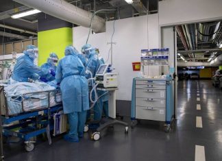 Число умерших из-за коронавируса в Бразилии превысило 100 тыс.