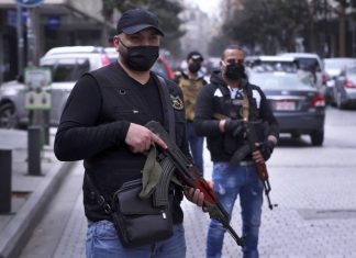 Мощный взрыв произошел на складе пиротехники в порту Бейрута