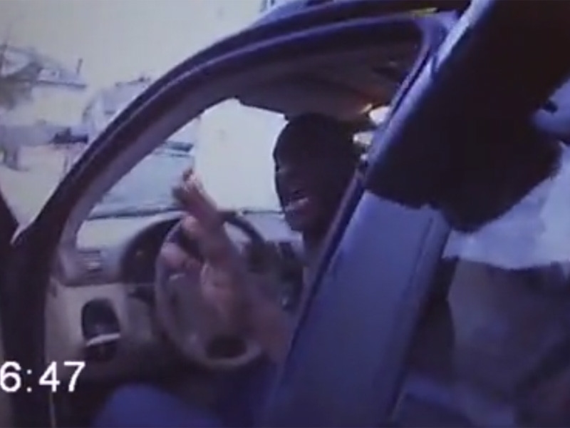 "Пожалуйста, не стреляйте в меня": опубликовано новое ВИДЕО ареста Джорджа Флойда