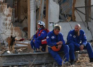 Спасатели МЧС России вытащили из-под завалов в Бейруте троих погибших